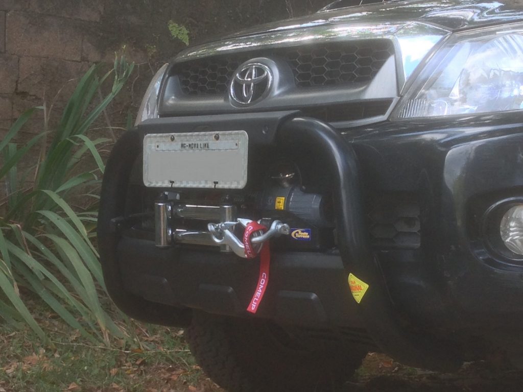 Suporte de Guincho Interno Warn Nova Toyota Hilux - Image 3