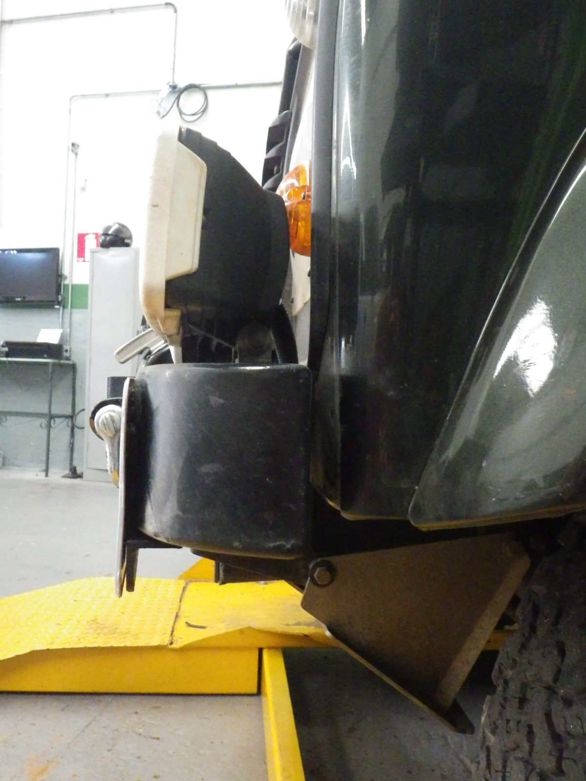 Para-Choque XTREME Land Rover Defender Warn - Imagem 9