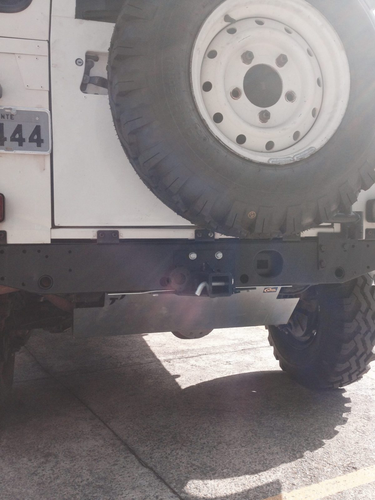 Engate traseiro removível LR Defender
