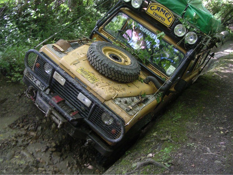 Suporte Estepe Capô Land Rover Defender